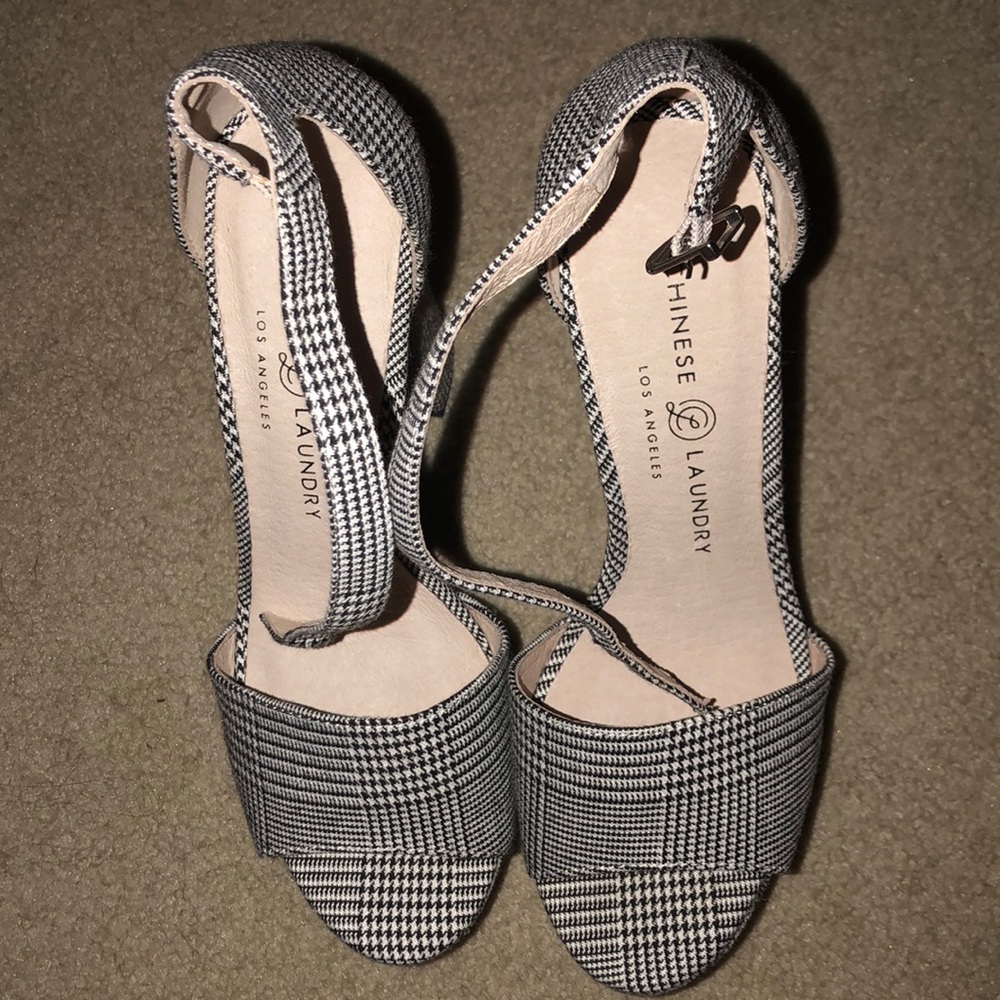 Chinese Laundry six in heels size 6